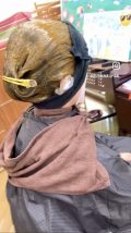 「カラーをすると頭皮がしみて困っていましたが、ヘナは安心して続けられます」