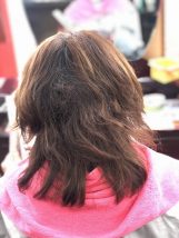 白髪染め世代の髪専用に 酸性縮毛矯正を設計しています。「宇都宮酸性縮毛矯正」