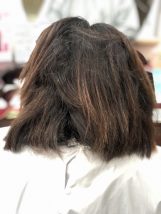 40代以降の髪は、若い頃の髪と"別物"だからです。必要なのは「強さ」ではなく「調整」です。