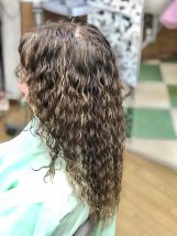 「ロングだから動きが出ない…は間違いです。 ✔ 毎朝巻くのが面倒 ✔ ペタっとしてしまう ✔