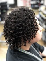 直毛で動きが出にくい髪も、 ツイストスパイラルでここまで印象が変わります。