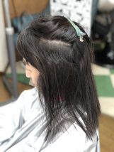 「広がる、うねる、毛先がまとまらない。 そんなお悩みのある方におすすめなのが、酸性縮毛矯正です。